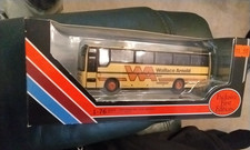 EFE 26605 WALLACE ARNOLD PLAXTON PARAMOUNT 3500 COACH 1:76 4MM SCALE