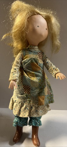 Holly hobbie vinyl doll - hobbie,
