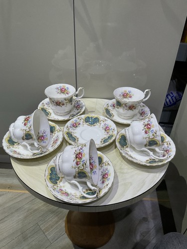 Teacups and saucers - teacups,