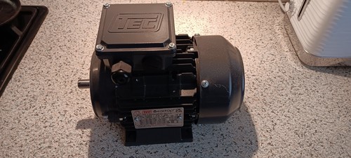 Three phase motor 25kw - phase,