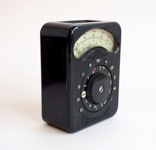 Tiny AVO Light Meter - with box, very cute! 1940s? Not working.