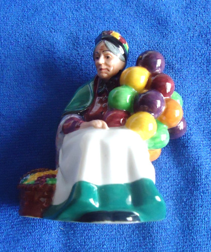 Royal doulton 5cm figure - royal,