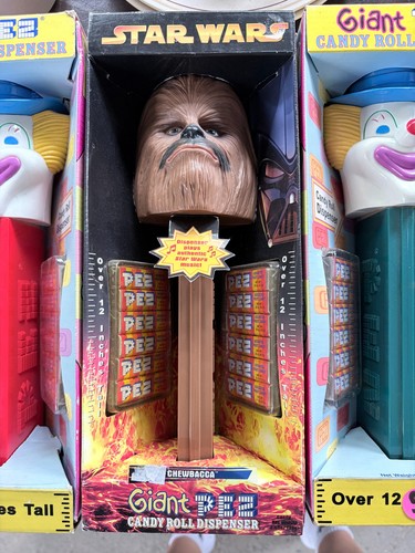 Giant chewbacca pez - pez, dispenser