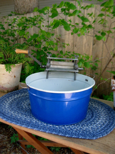 Antique tin toy laundry - tin,