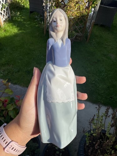 Nao lladro girl - by,