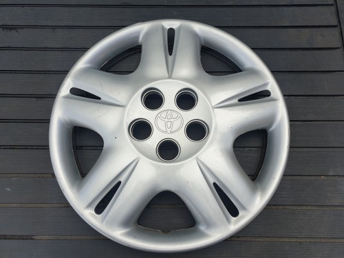 Toyota avensis wheel trim - toyota,