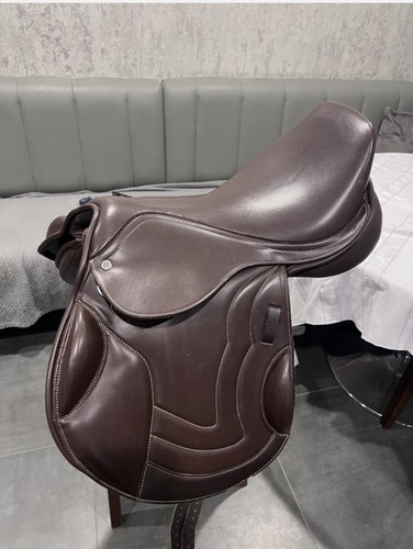 Premier equine jump saddle