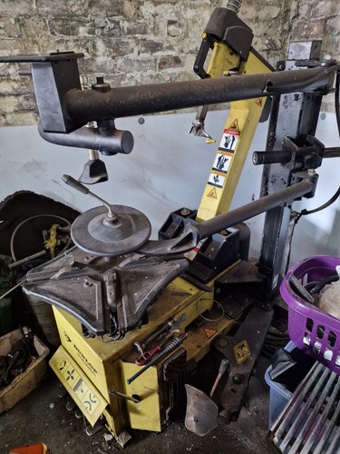 Tyre changer machine - changer, and