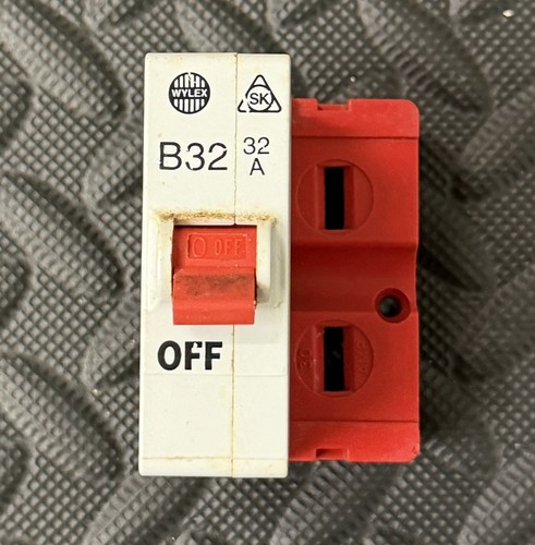 Wylex b32 push - wylex, plug