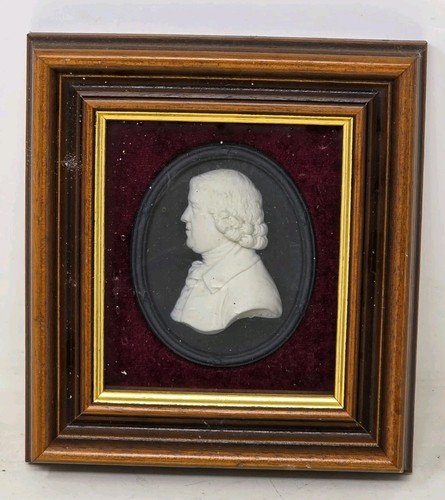 Wedgwood ceramic medallion - wedgwood,