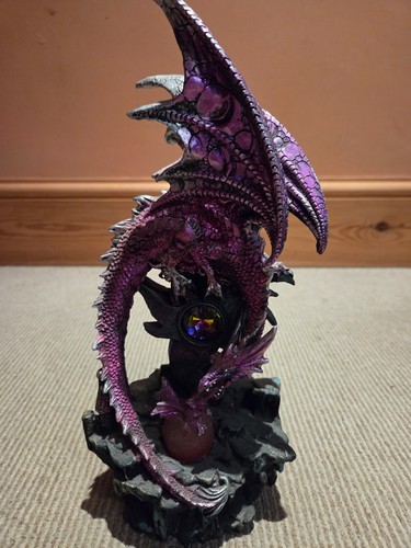 Purple detailed dragon statue