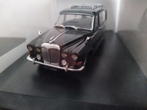Daimler 420 black hearse - ds,