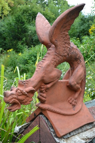 Large dragon roof - finial, half