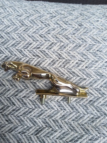 Metal jaguar badge leaping - , jag