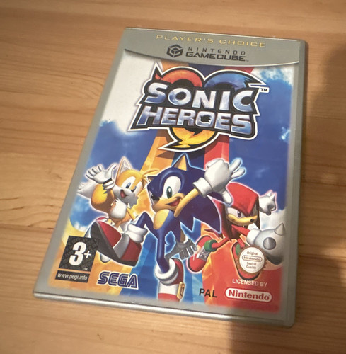 Sega sonic heroes - sonic,