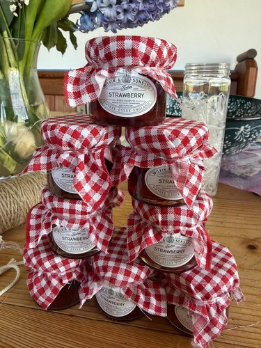 Tiptree strawberry jam 28 - x,