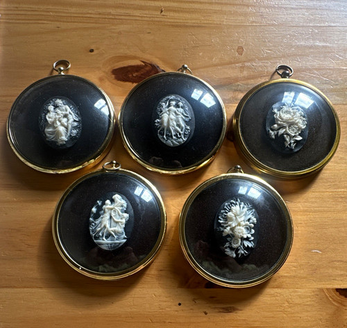 Set oval cameo portrait - of, 5