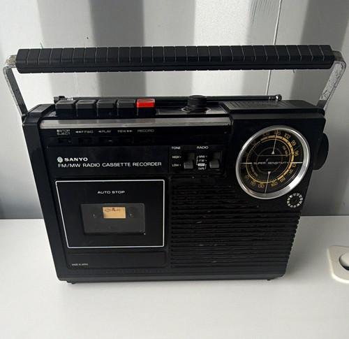 Sanyo radio cassette - sanyo,