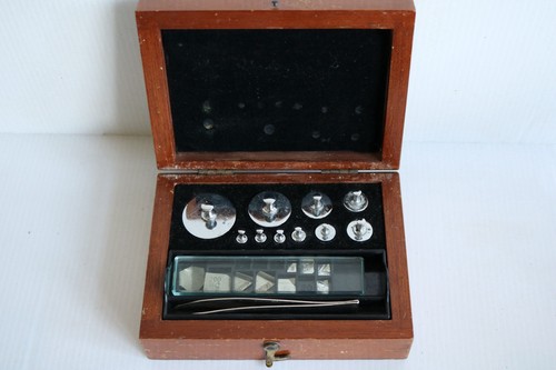 Vintage antique weights - /,