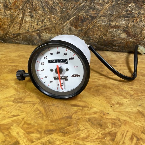 Ktm duke 640 - speedo, clocks