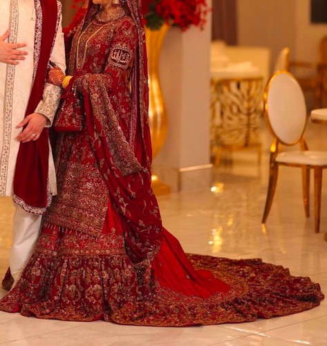 Stunning red and - stunning, gold