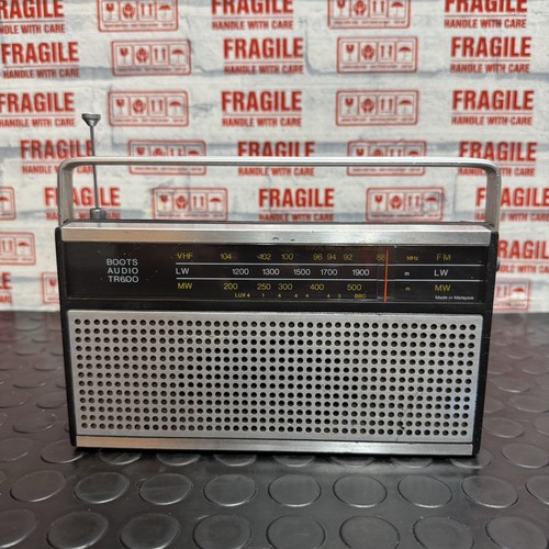 Boots transistor radio vintage - radio,