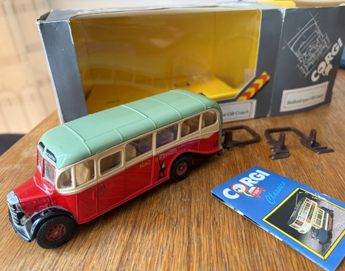 Corgi model bus d949 - model,