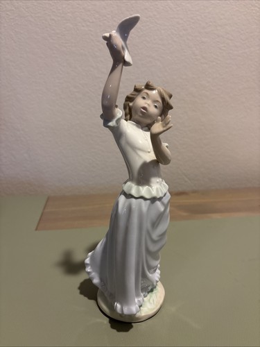 Nao lladro girl playing - nao, by