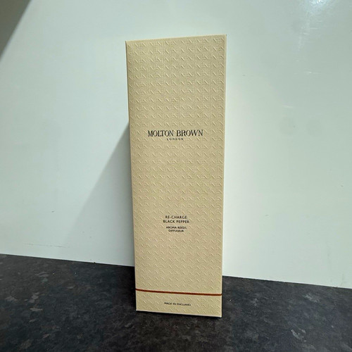 Molton brown charge black - brown, re-charge