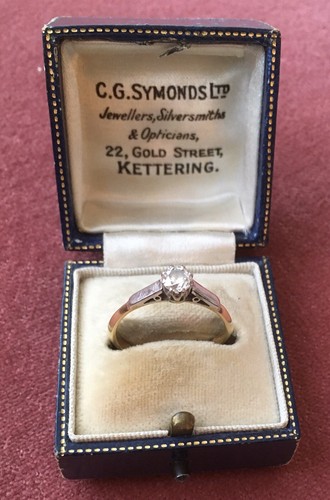 Antique 18ct solitaire natural - antique,