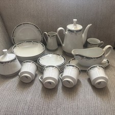 Crown Ming Fine China Set Jian