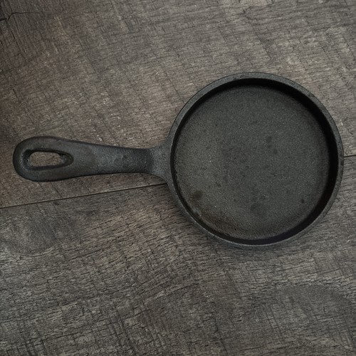 Vintage cast iron skillet - vintage,