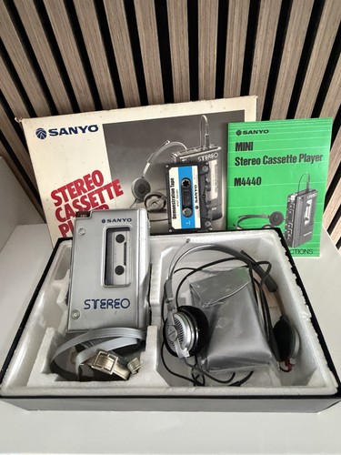 Sanyo vintage portable - sanyo,