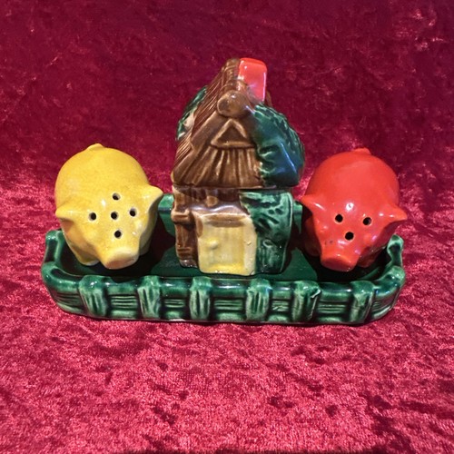 Vintage salt and pepper - salt, to