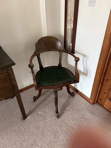 Four castered captain chair - captain,