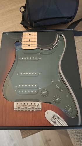 Fender stratocaster loaded hss - fender,