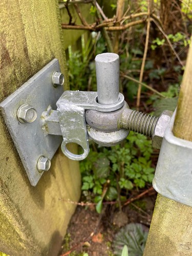 Gate lock anti theft - , bracket