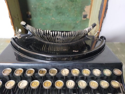 Remmington 1930 portable - remmington,