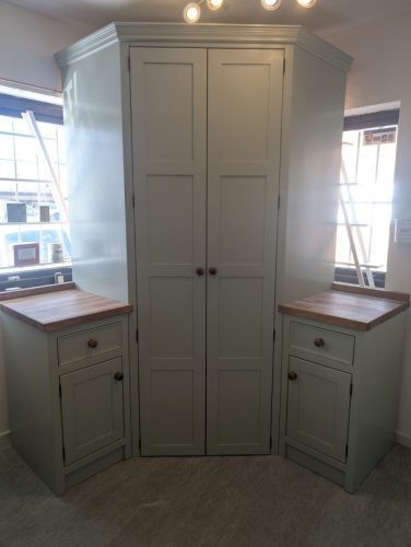 Walk corner larder cupboard - in,