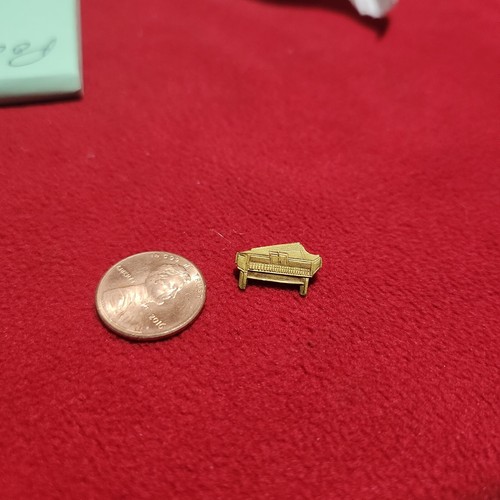 Piano pin lapel - pin, gold