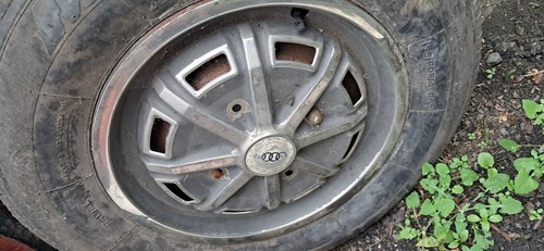 Audi 100 coupe hubcap - c1,