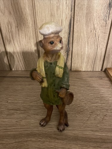 Meerkat chef statue - chef,