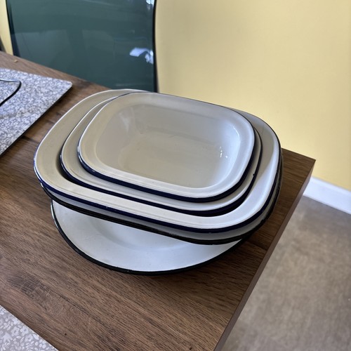Classic white enamel - blue, edge