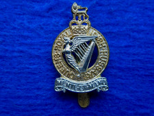 QUEENS ROYAL IRISH HUSSARS BI METAL CAP BADGE, AMMO
