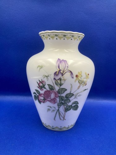 Vintage royal doulton vase - doulton,