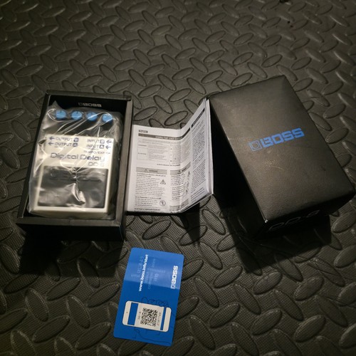 Boss digital delay pedal - dd-8,