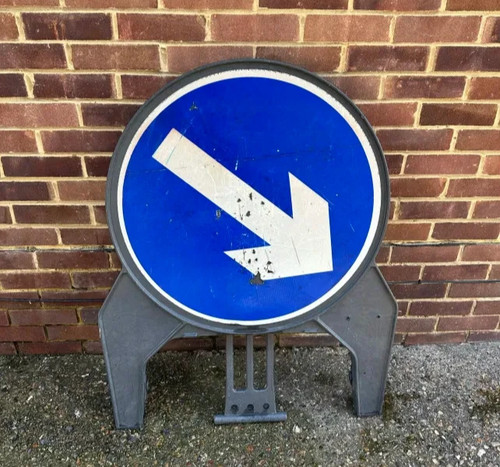 Keep right arrow - right, road