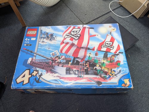 Lego set 7075 - 7075, captain