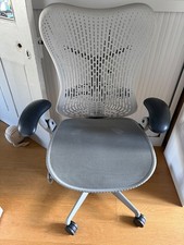 Herman Miller Mirra 2 light
