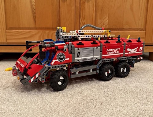 Lego technic 42068 airport - lego,